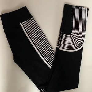 BLACK YOGA PANTS LEGGING